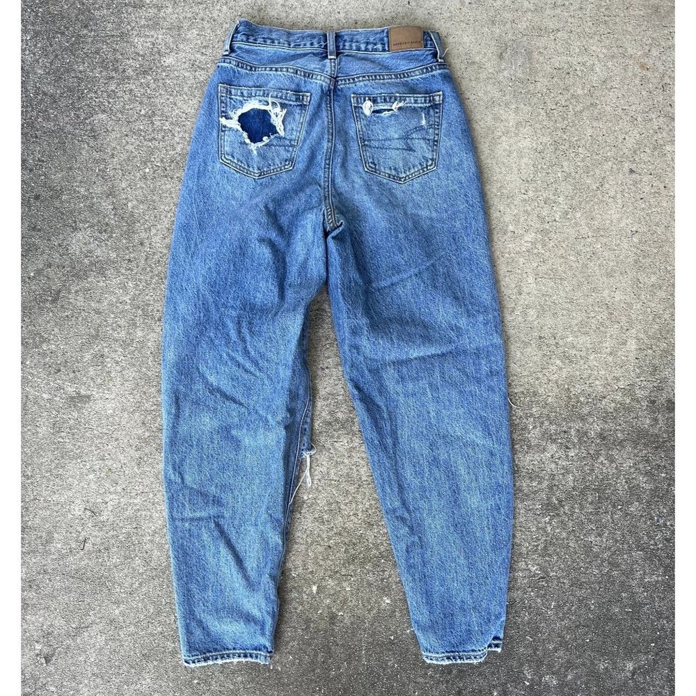 American Eagle AE Ripped Distressed Relaxed Mom Jean Daylight Destroy US 0 Reg - Picture 10 of 11